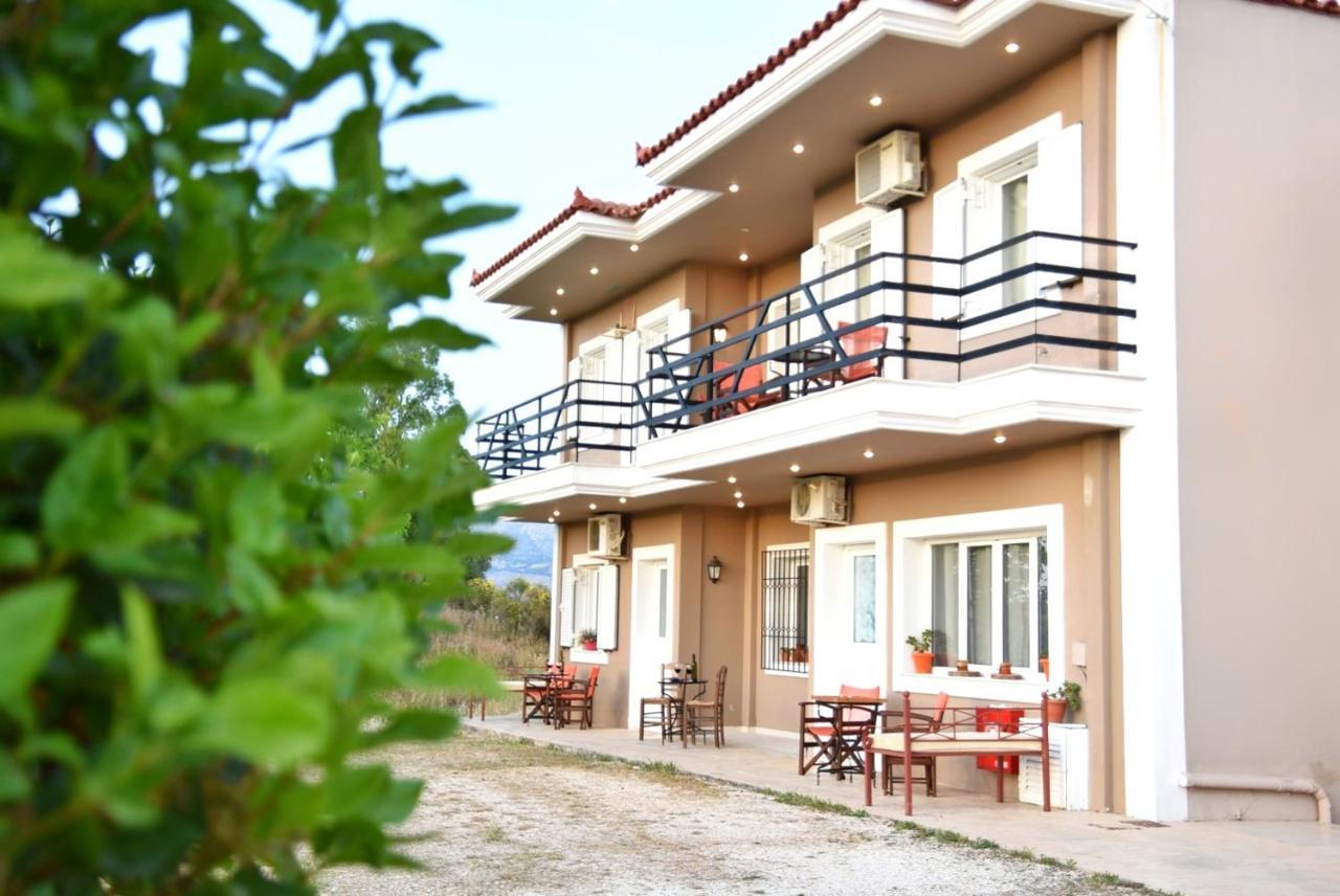 Anemomylos Apartments Lixouri Bagian luar foto