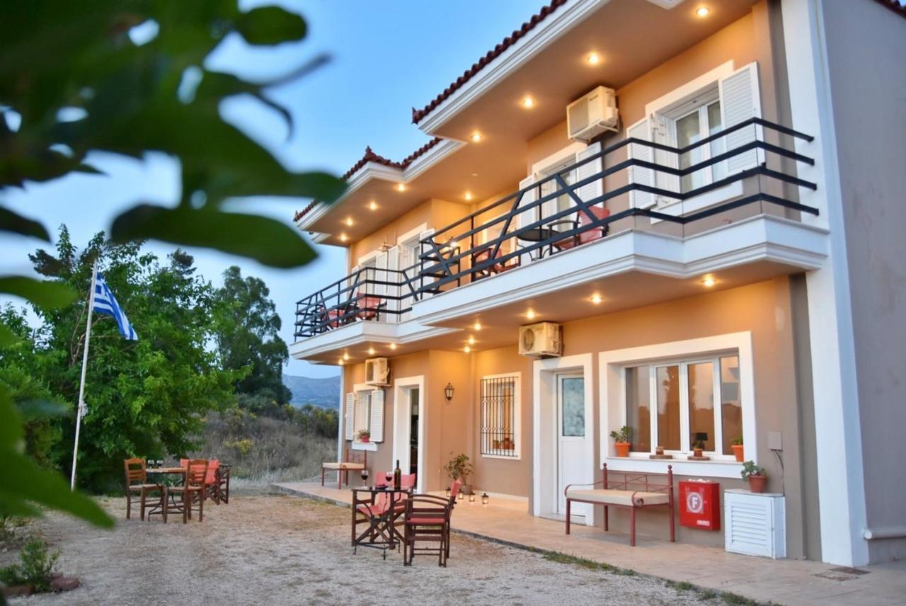 Anemomylos Apartments Lixouri Bagian luar foto