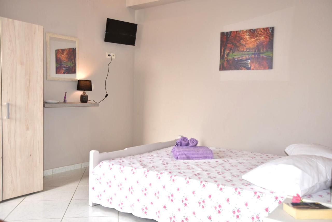 Anemomylos Apartments Lixouri Bagian luar foto