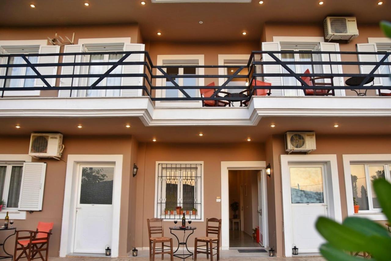 Anemomylos Apartments Lixouri Bagian luar foto