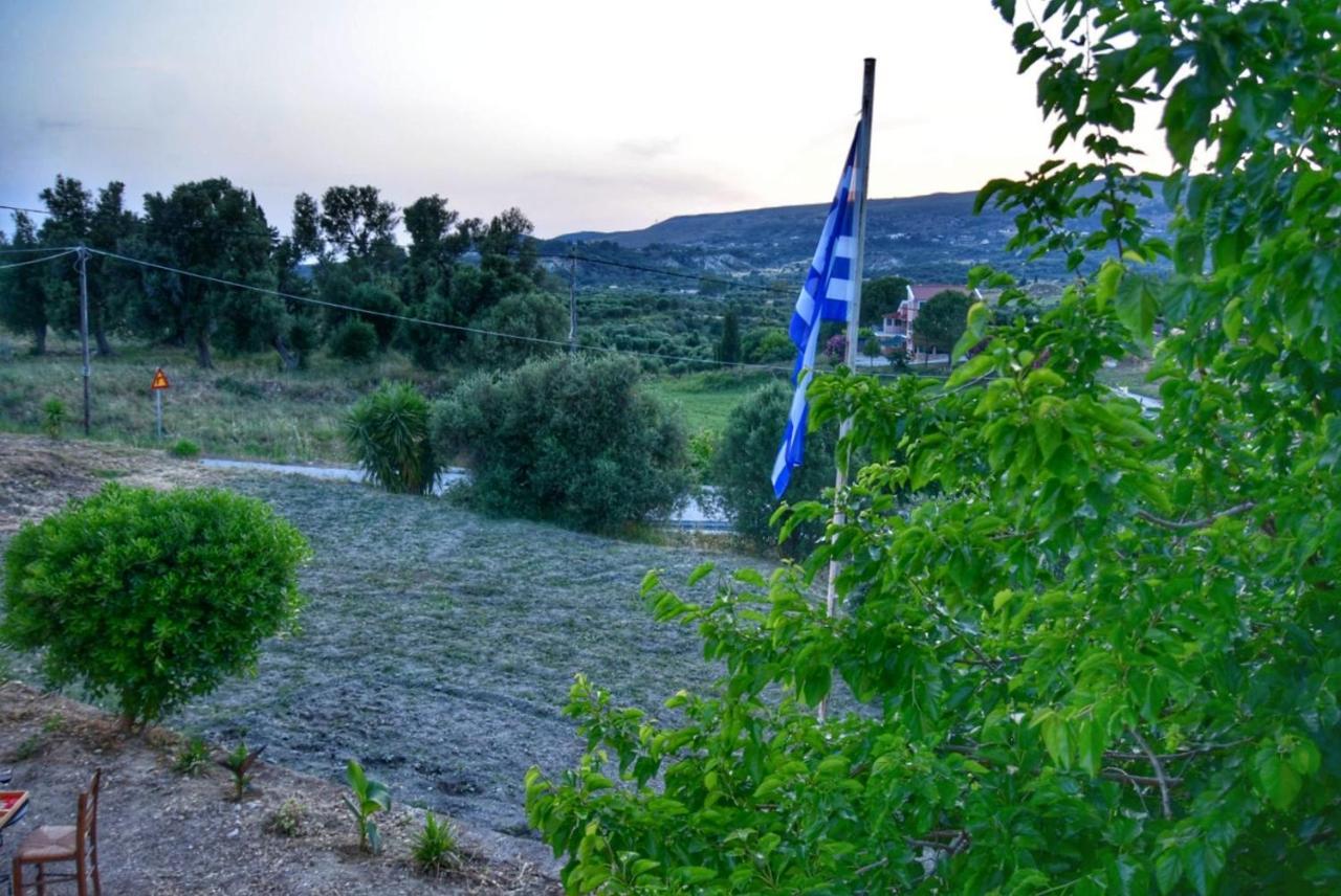 Anemomylos Apartments Lixouri Bagian luar foto