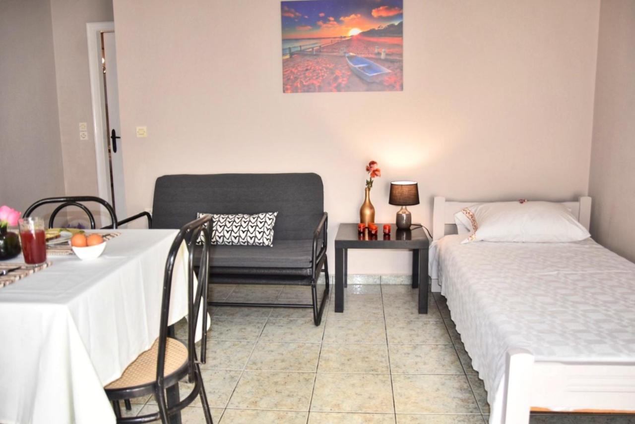 Anemomylos Apartments Lixouri Bagian luar foto