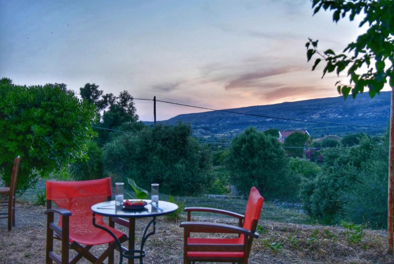 Anemomylos Apartments Lixouri Bagian luar foto